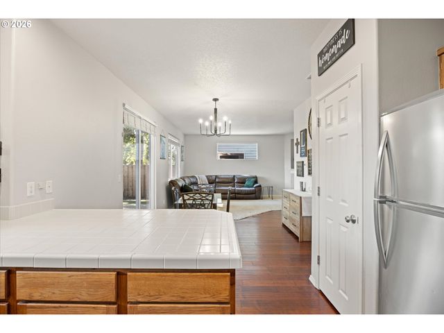8310 Sw NORFOLK Ln, Portland, OR 97224