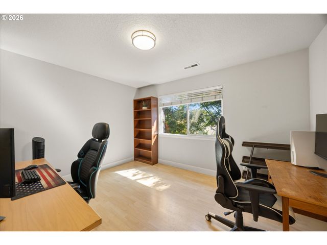 8310 Sw NORFOLK Ln, Portland, OR 97224