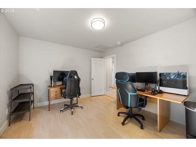 8310 Sw NORFOLK Ln, Portland, OR 97224