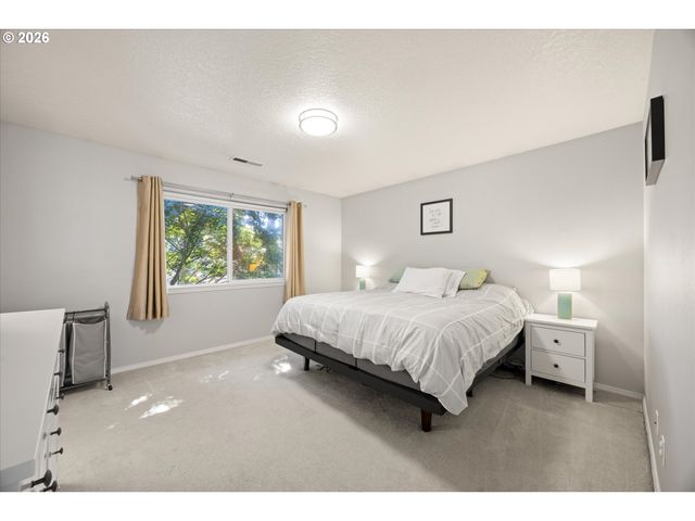 8310 Sw NORFOLK Ln, Portland, OR 97224
