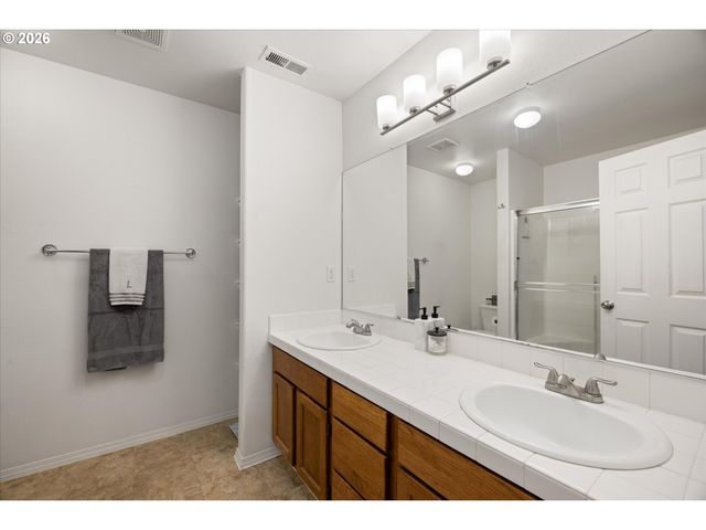 8310 Sw NORFOLK Ln, Portland, OR 97224