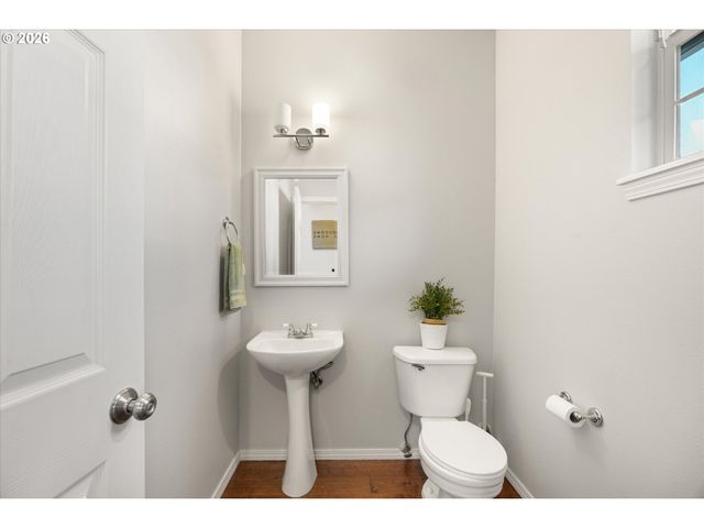 8310 Sw NORFOLK Ln, Portland, OR 97224