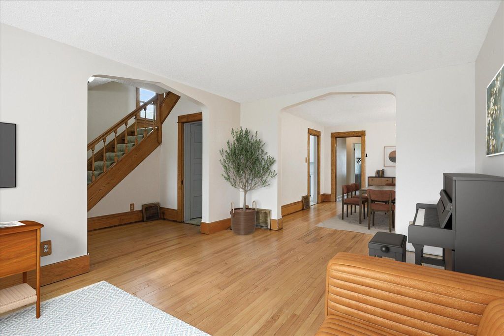 827 Lafond Avenue, Saint Paul, MN 55104