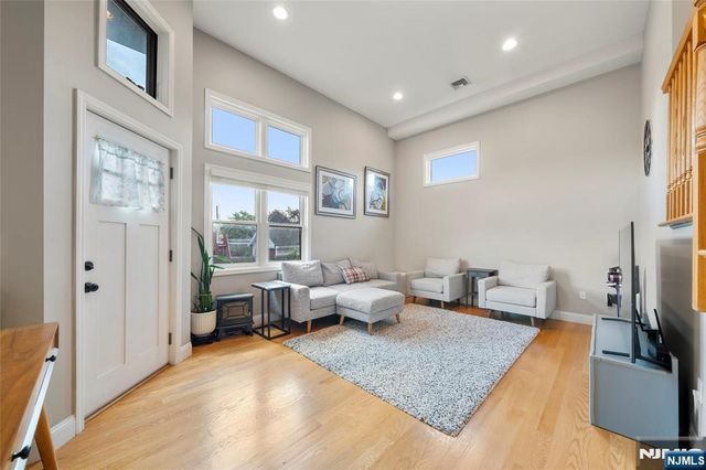 17B Chamberlain Avenue, Little Ferry, NJ 07643