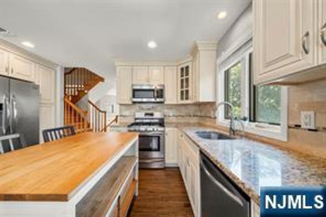 17B Chamberlain Avenue, Little Ferry, NJ 07643