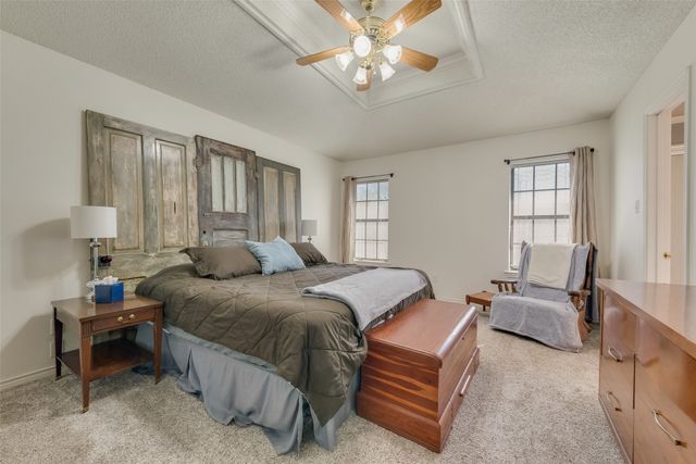 100 Juanita Avenue, Wills Point, TX 75169