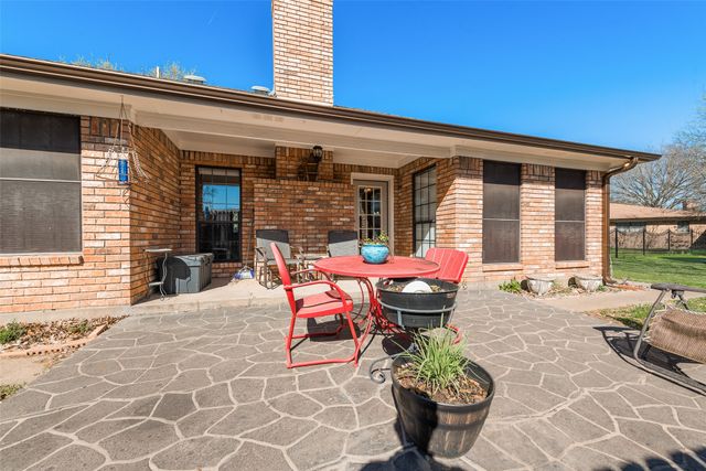 100 Juanita Avenue, Wills Point, TX 75169