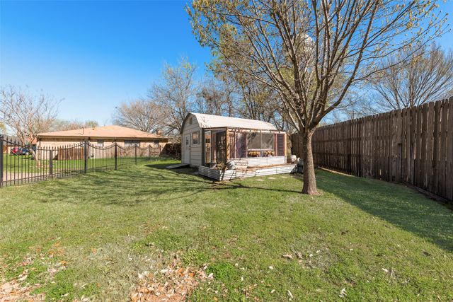 100 Juanita Avenue, Wills Point, TX 75169