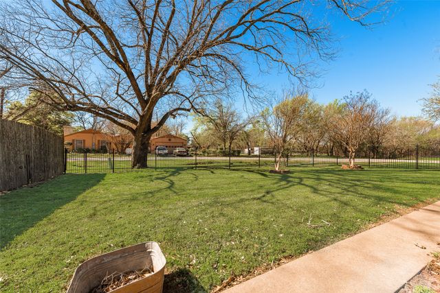 100 Juanita Avenue, Wills Point, TX 75169