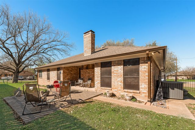 100 Juanita Avenue, Wills Point, TX 75169