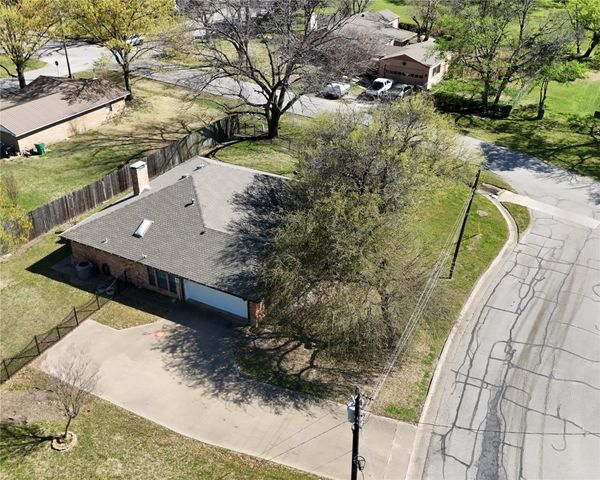 100 Juanita Avenue, Wills Point, TX 75169