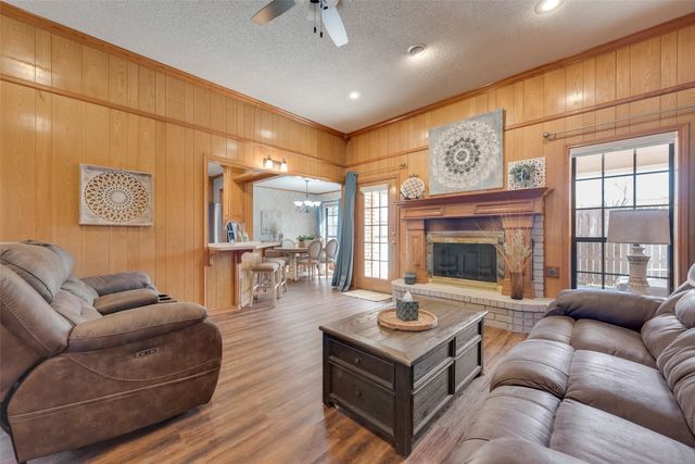 100 Juanita Avenue, Wills Point, TX 75169