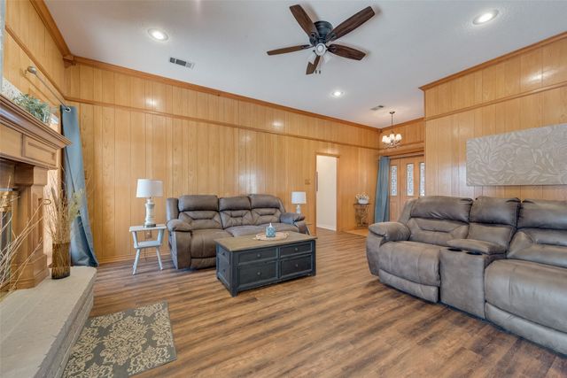 100 Juanita Avenue, Wills Point, TX 75169