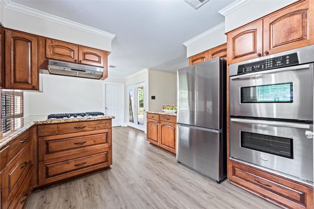 9806 Emnora Lane, Houston, TX 77080