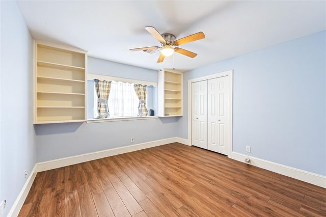 9806 Emnora Lane, Houston, TX 77080