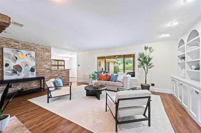 9806 Emnora Lane, Houston, TX 77080