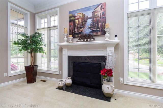 111 Charleston Drive, Troy, MI 48098