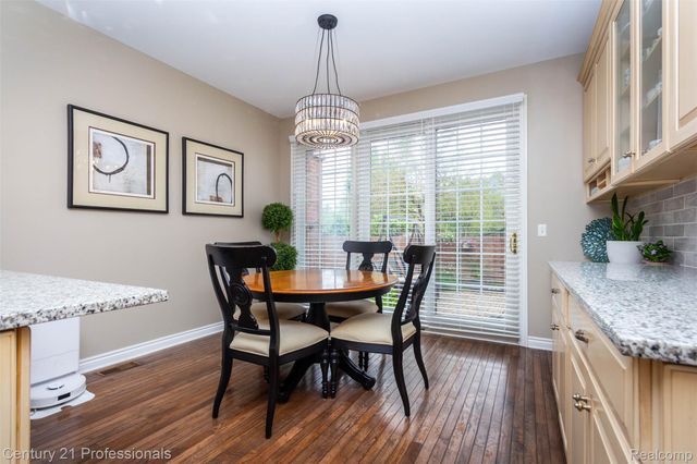 111 Charleston Drive, Troy, MI 48098