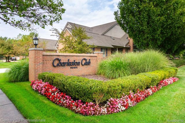 111 Charleston Drive, Troy, MI 48098
