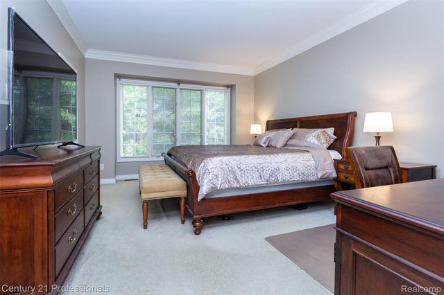 111 Charleston Drive, Troy, MI 48098