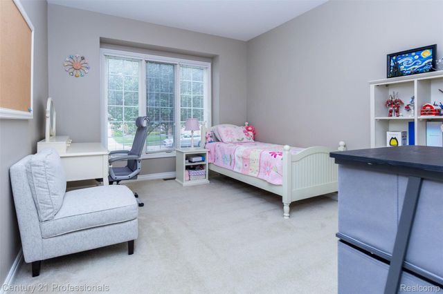 111 Charleston Drive, Troy, MI 48098