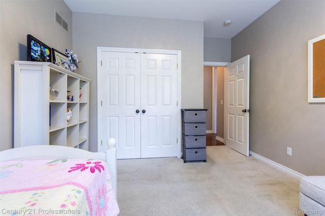 111 Charleston Drive, Troy, MI 48098