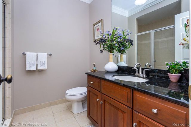 111 Charleston Drive, Troy, MI 48098