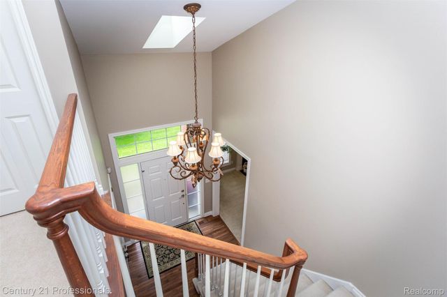 111 Charleston Drive, Troy, MI 48098
