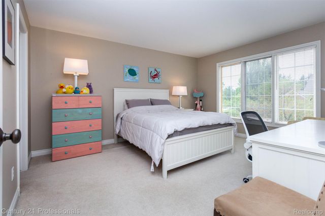 111 Charleston Drive, Troy, MI 48098