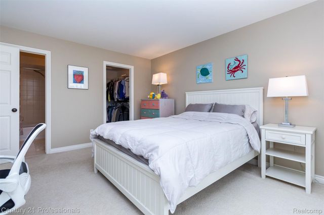 111 Charleston Drive, Troy, MI 48098