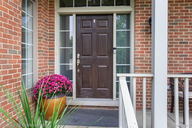 111 Charleston Drive, Troy, MI 48098