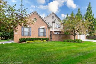 111 Charleston Drive, Troy, MI 48098
