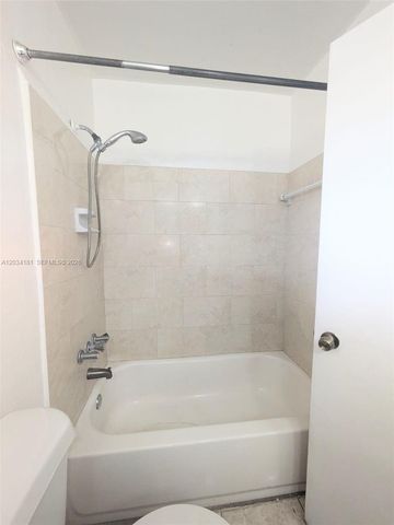 6850 W 14th Ct C28, Hialeah, FL 33014