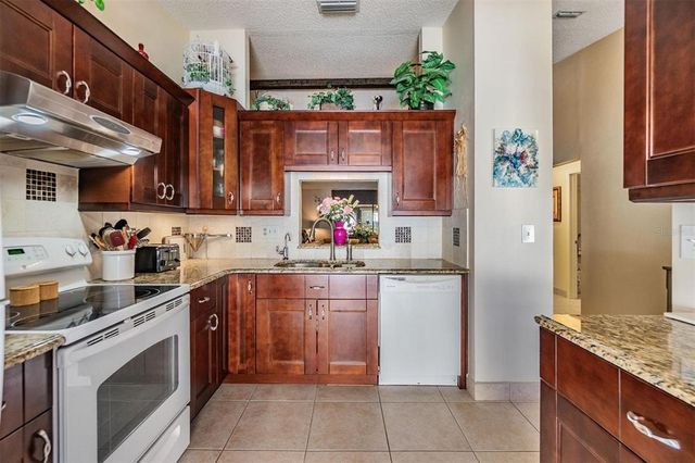 1333 SHADY PINE WAY B, Tarpon Springs, FL 34688