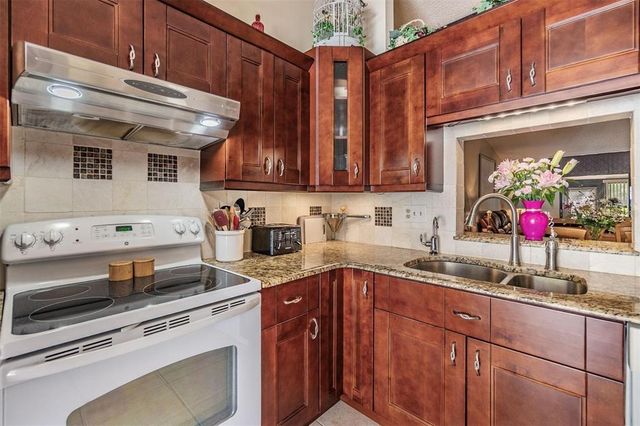 1333 SHADY PINE WAY B, Tarpon Springs, FL 34688