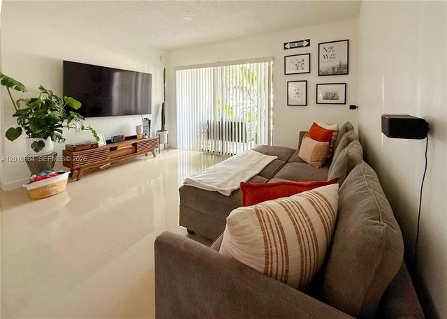 530 S Park Rd 12-11, Hollywood, FL 33021