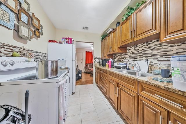 6701 NW 5th Ave, Miami, FL 33150