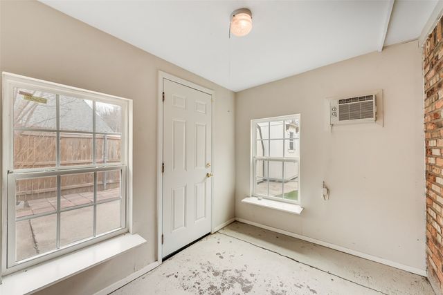 1817 Crooked Lane, Fort Worth, TX 76112