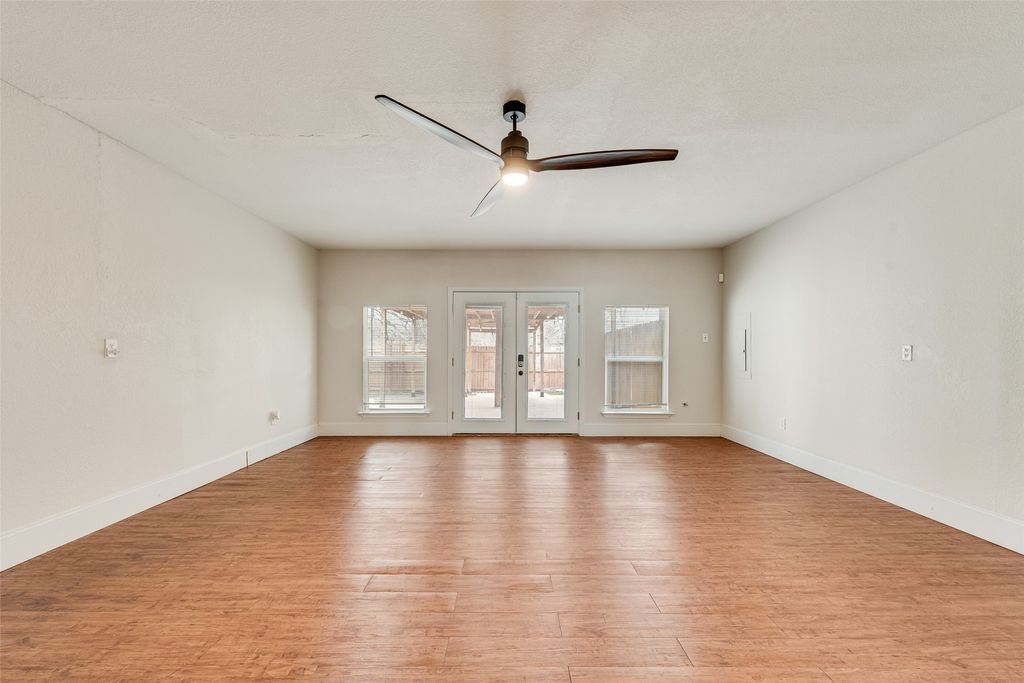 1817 Crooked Lane, Fort Worth, TX 76112