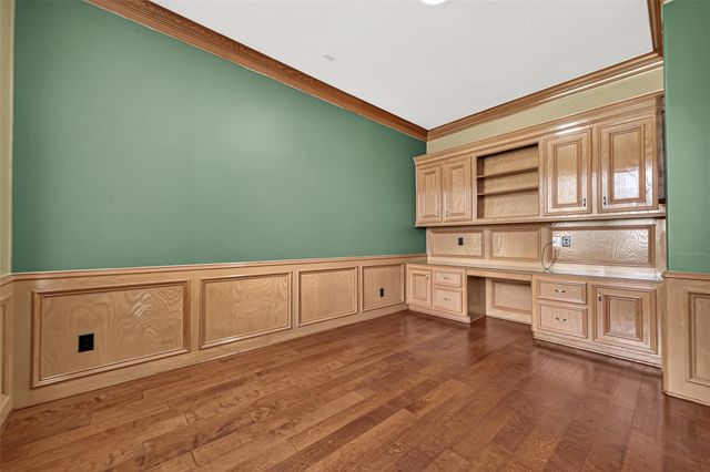 7706 Long Shadows Drive, Sugar Land, TX 77479
