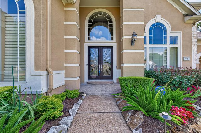 7706 Long Shadows Drive, Sugar Land, TX 77479