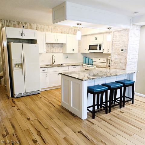 67 Landings Way, Avon Lake, OH 44012