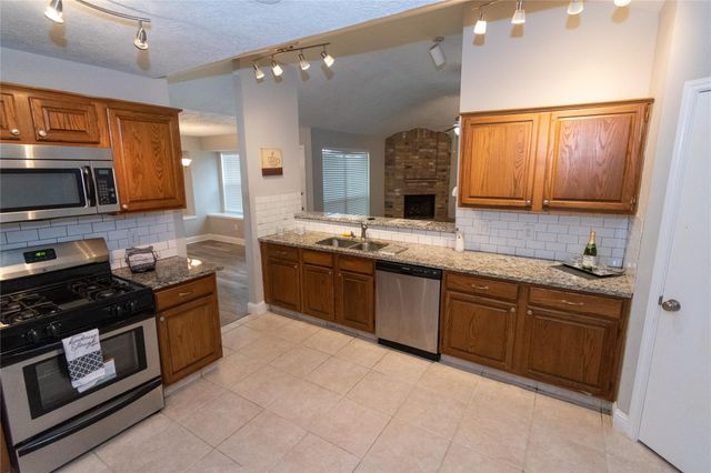 1009 Wildwood Drive, Deer Park, TX 77536