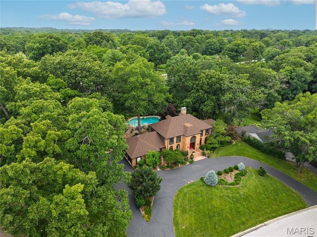 265 South Graeser Road, Creve Coeur, MO 63141
