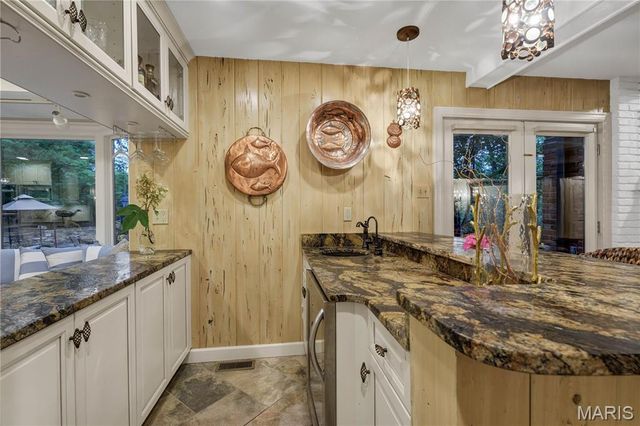 265 South Graeser Road, Creve Coeur, MO 63141