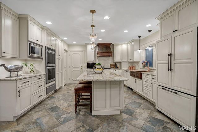 265 South Graeser Road, Creve Coeur, MO 63141