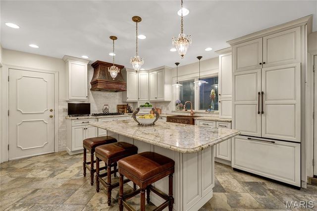 265 South Graeser Road, Creve Coeur, MO 63141