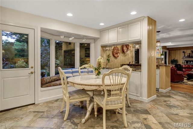 265 South Graeser Road, Creve Coeur, MO 63141