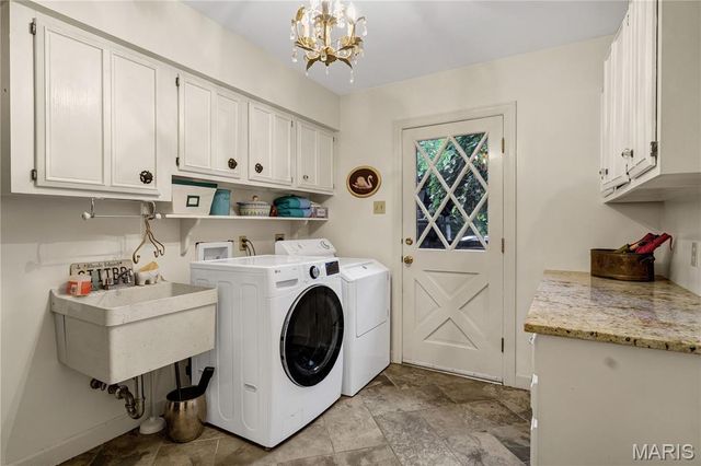 265 South Graeser Road, Creve Coeur, MO 63141