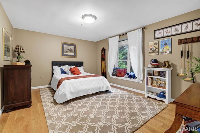265 South Graeser Road, Creve Coeur, MO 63141